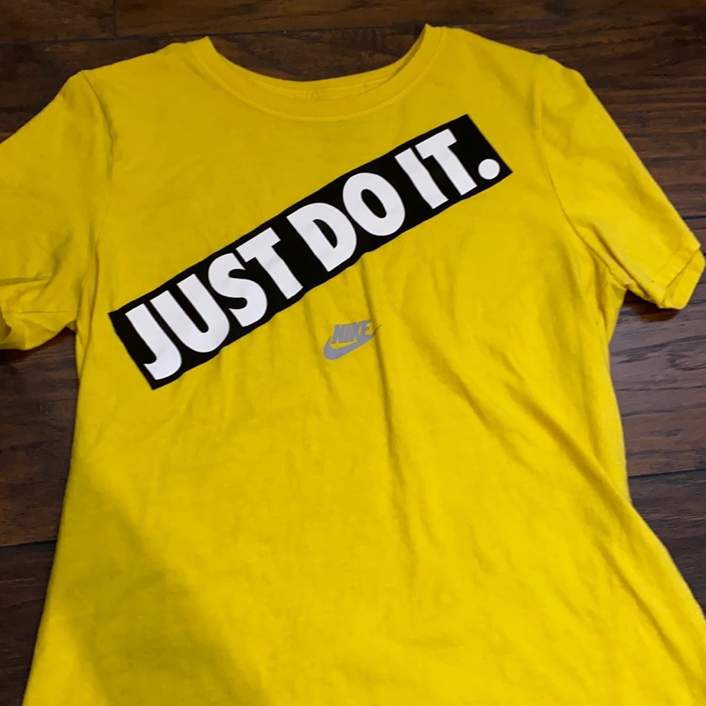 Nike tshirt
